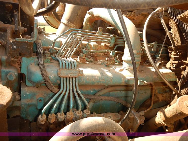 image for item J3061 1987 International S1900 truck cab and chassis