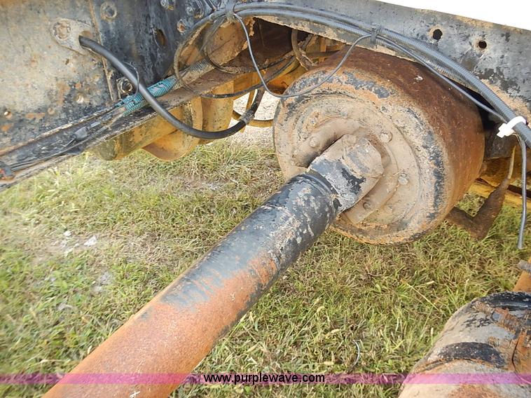 image for item J3061 1987 International S1900 truck cab and chassis