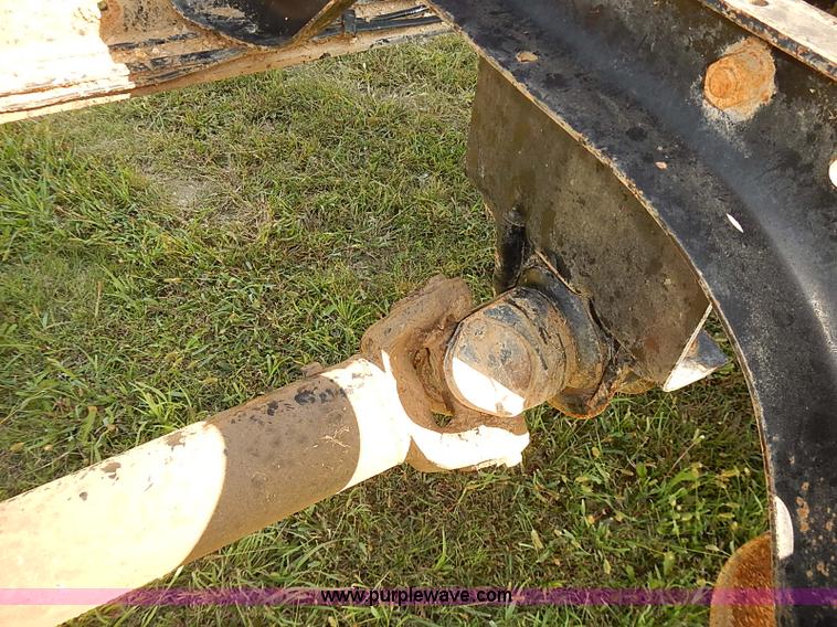 image for item J3061 1987 International S1900 truck cab and chassis