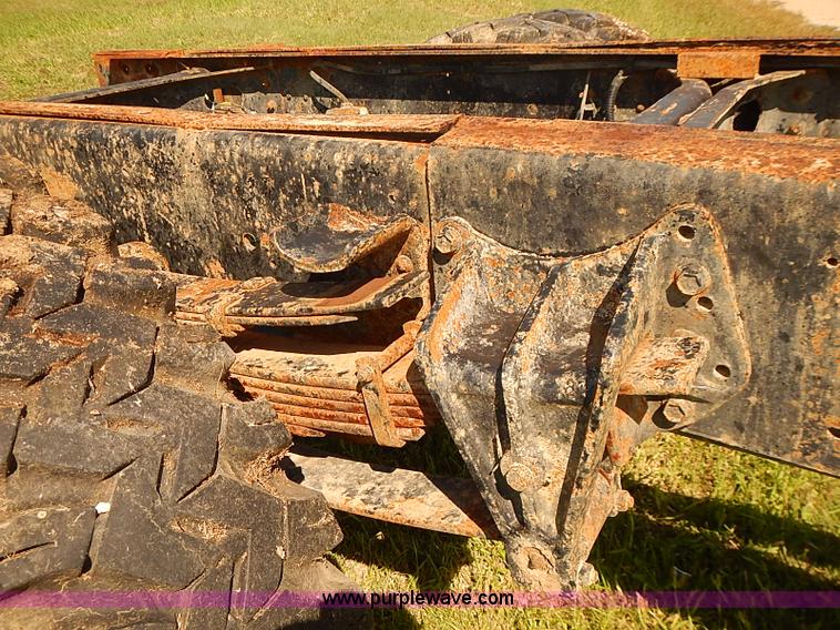 image for item J3061 1987 International S1900 truck cab and chassis