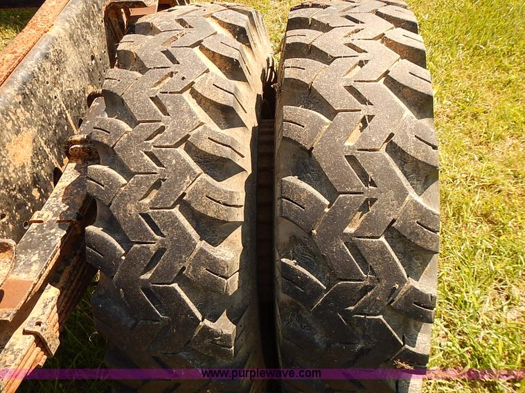 image for item J3061 1987 International S1900 truck cab and chassis