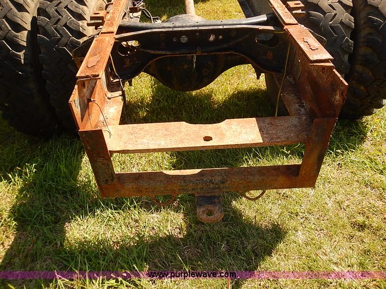 image for item J3061 1987 International S1900 truck cab and chassis