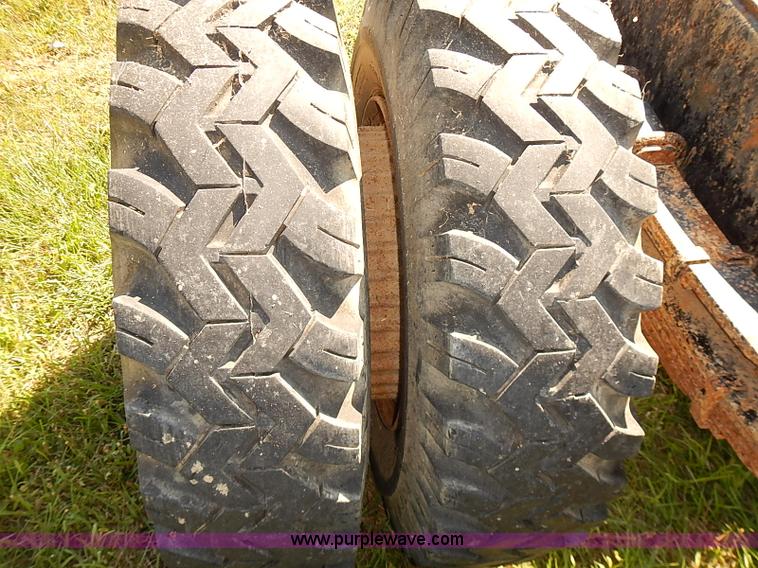 image for item J3061 1987 International S1900 truck cab and chassis