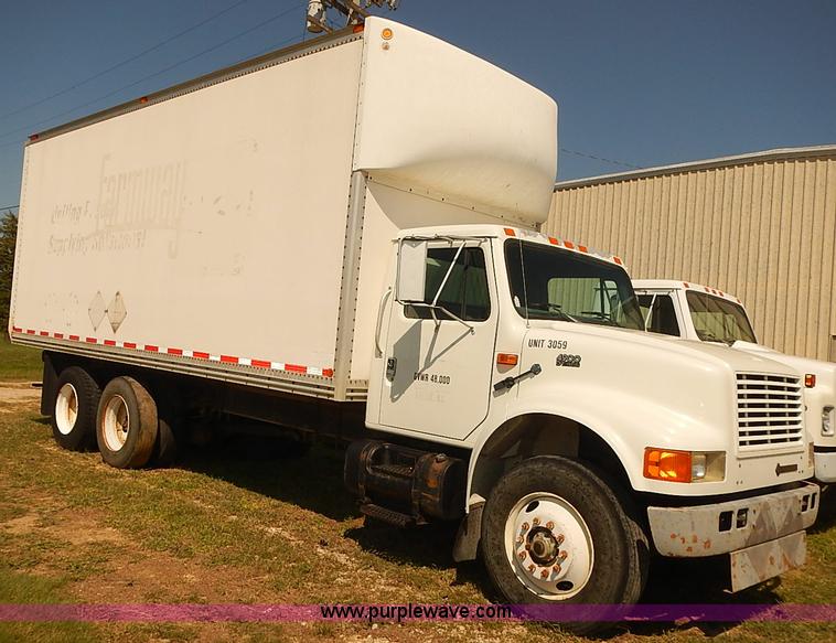 image for item J3062 1994 International 4900 box truck