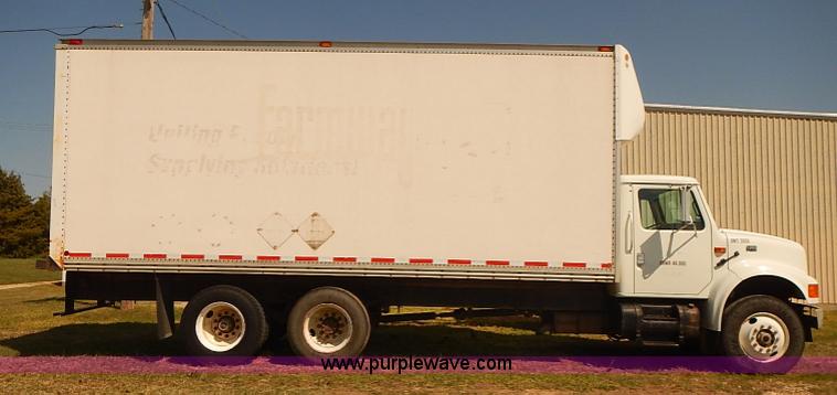 image for item J3062 1994 International 4900 box truck