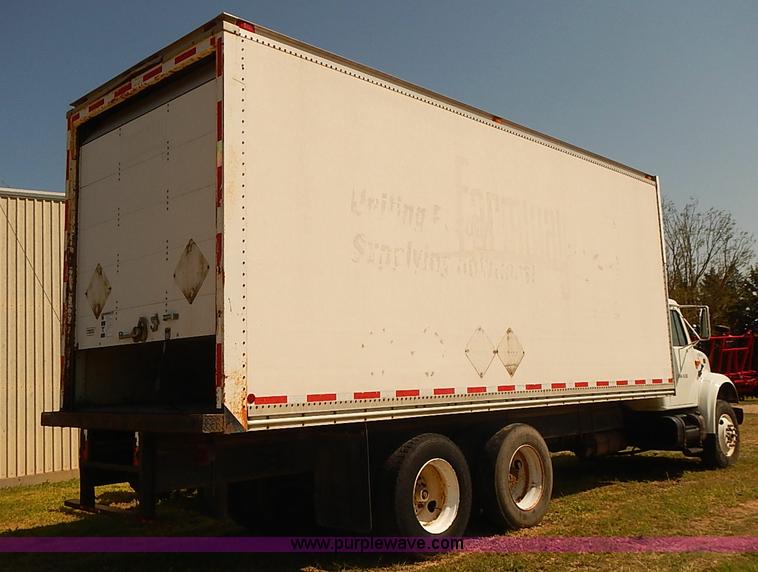 image for item J3062 1994 International 4900 box truck