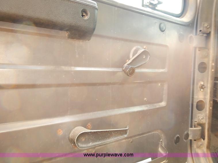 image for item J3062 1994 International 4900 box truck