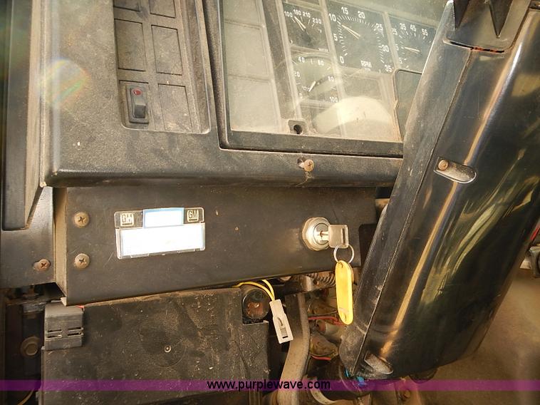 image for item J3062 1994 International 4900 box truck