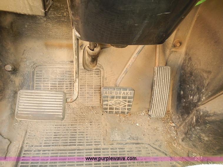 image for item J3062 1994 International 4900 box truck