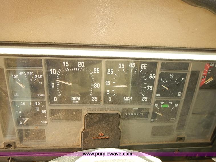 image for item J3062 1994 International 4900 box truck