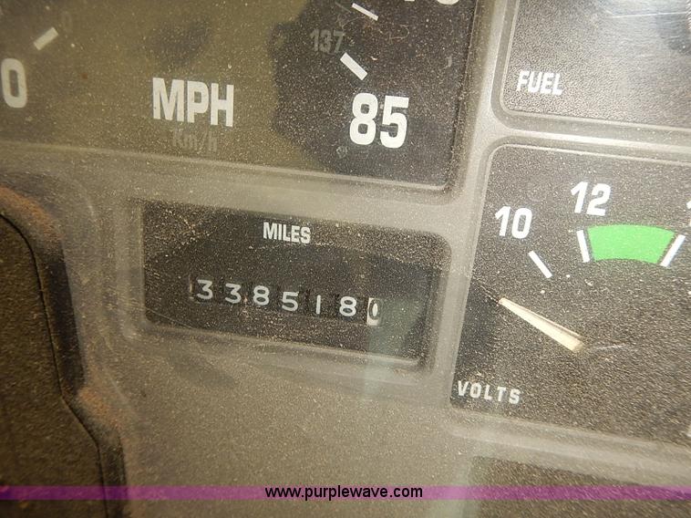 image for item J3062 1994 International 4900 box truck