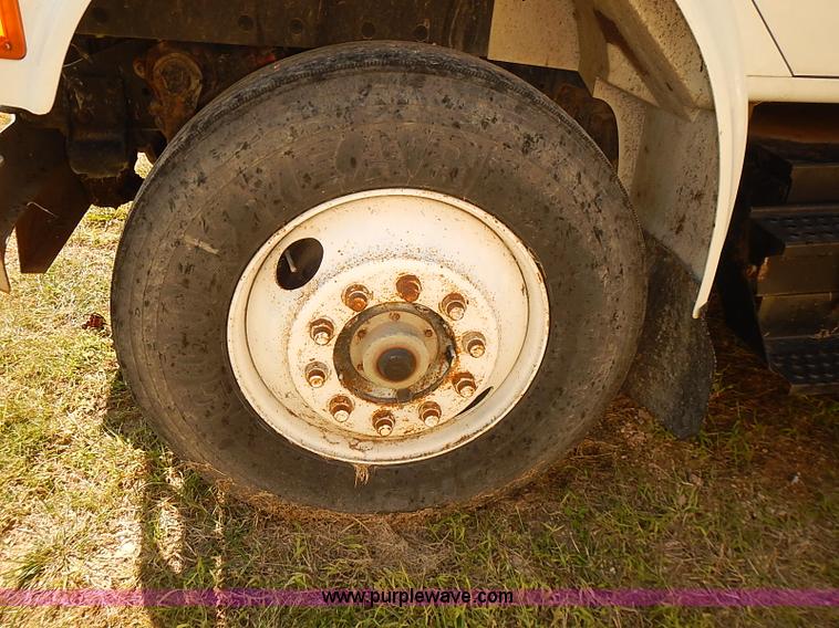 image for item J3062 1994 International 4900 box truck