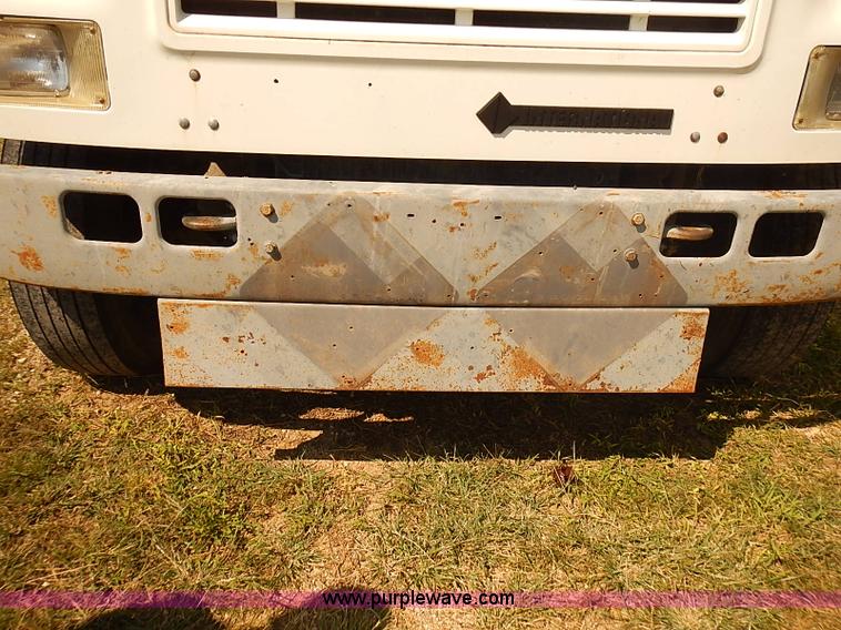 image for item J3062 1994 International 4900 box truck