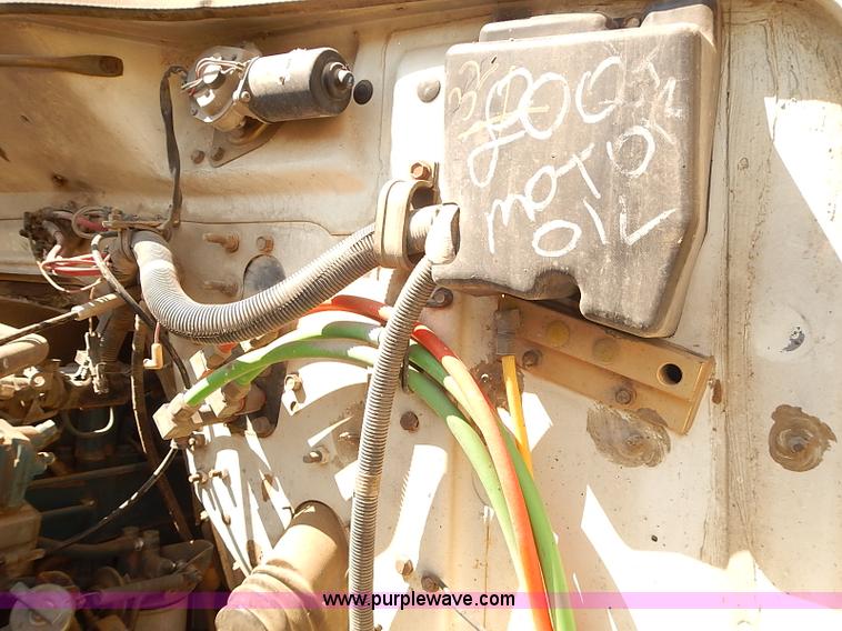 image for item J3062 1994 International 4900 box truck