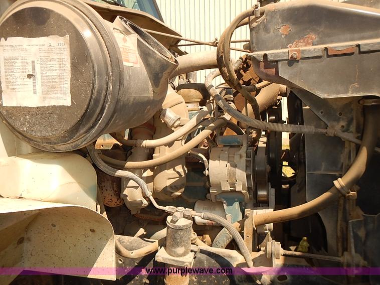 image for item J3062 1994 International 4900 box truck