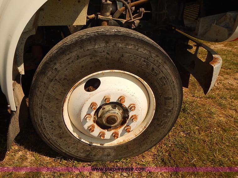 image for item J3062 1994 International 4900 box truck