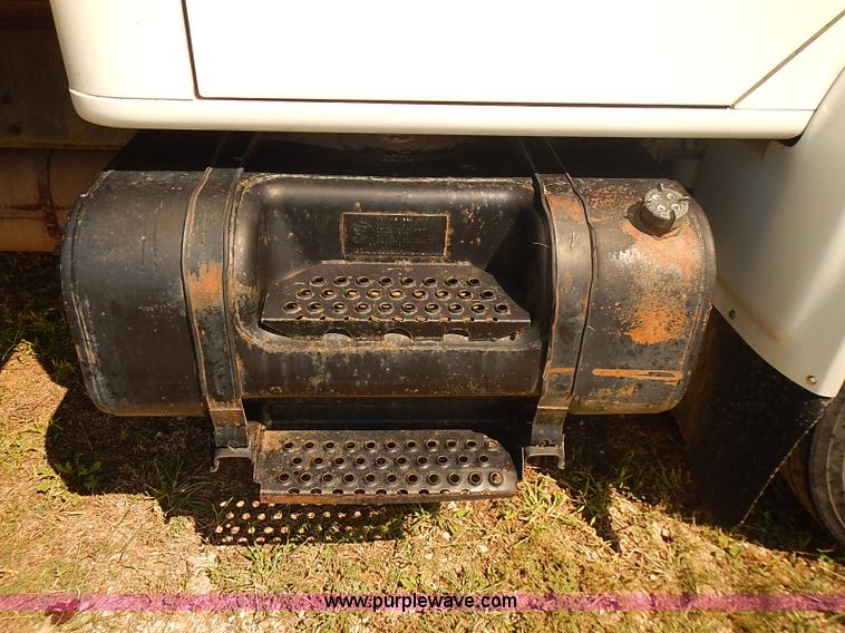 image for item J3062 1994 International 4900 box truck