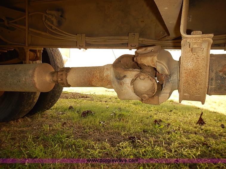 image for item J3062 1994 International 4900 box truck