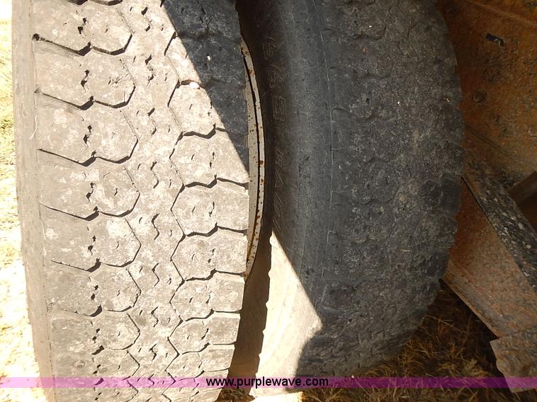 image for item J3062 1994 International 4900 box truck