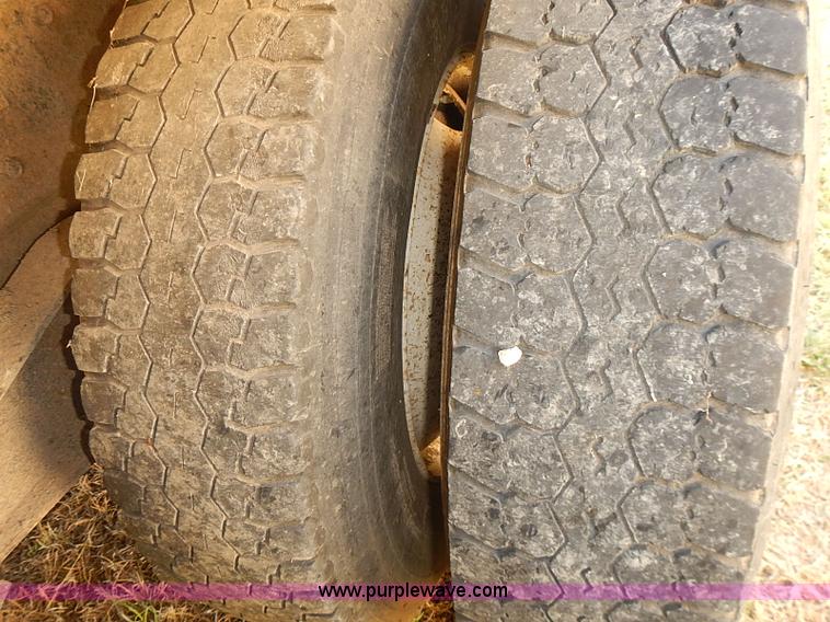 image for item J3062 1994 International 4900 box truck