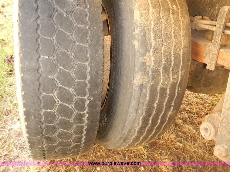 image for item J3062 1994 International 4900 box truck