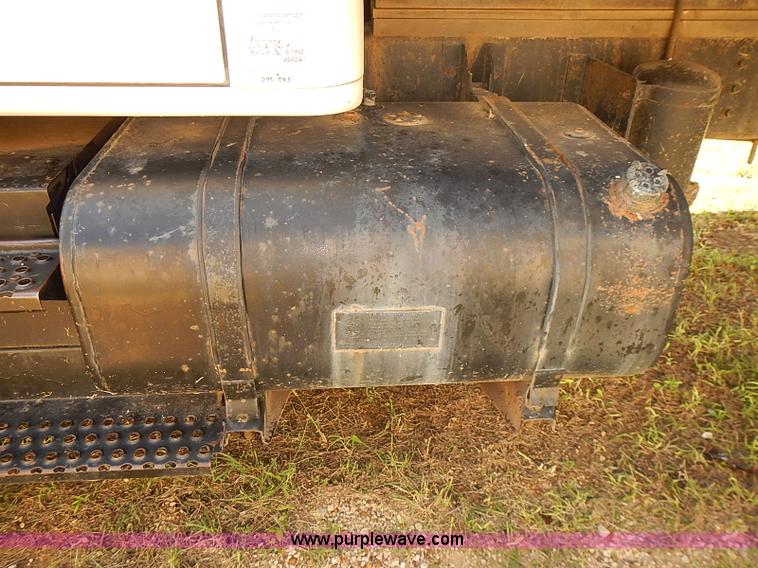 image for item J3062 1994 International 4900 box truck