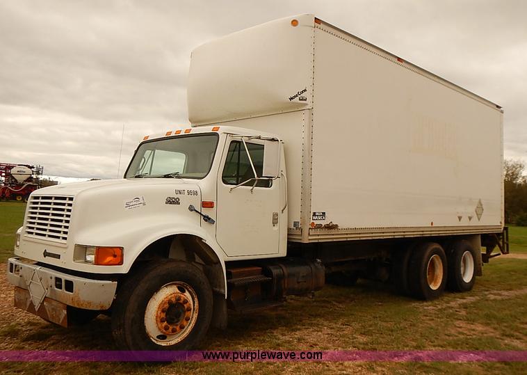 image for item J3075 1999 International 4700 box truck