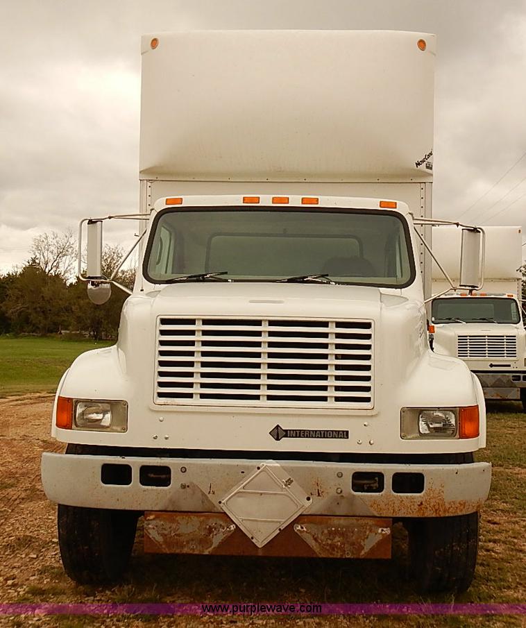 image for item J3075 1999 International 4700 box truck