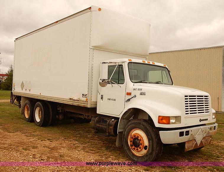 image for item J3075 1999 International 4700 box truck