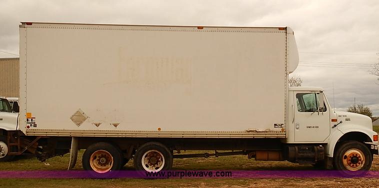 image for item J3075 1999 International 4700 box truck