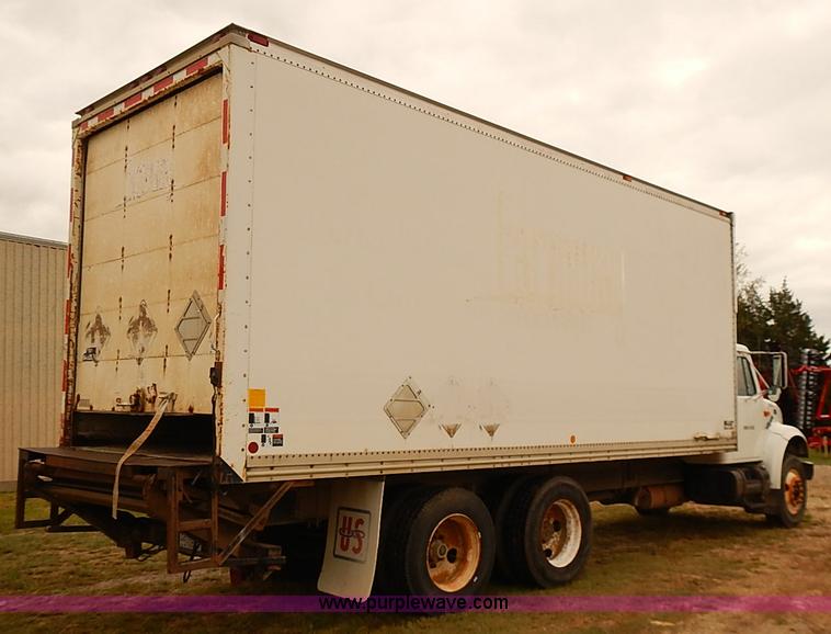 image for item J3075 1999 International 4700 box truck