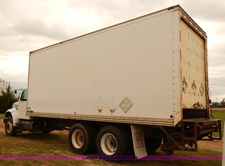 image for item J3075 1999 International 4700 box truck