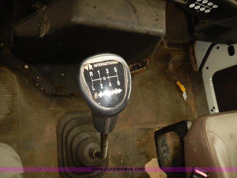 image for item J3075 1999 International 4700 box truck