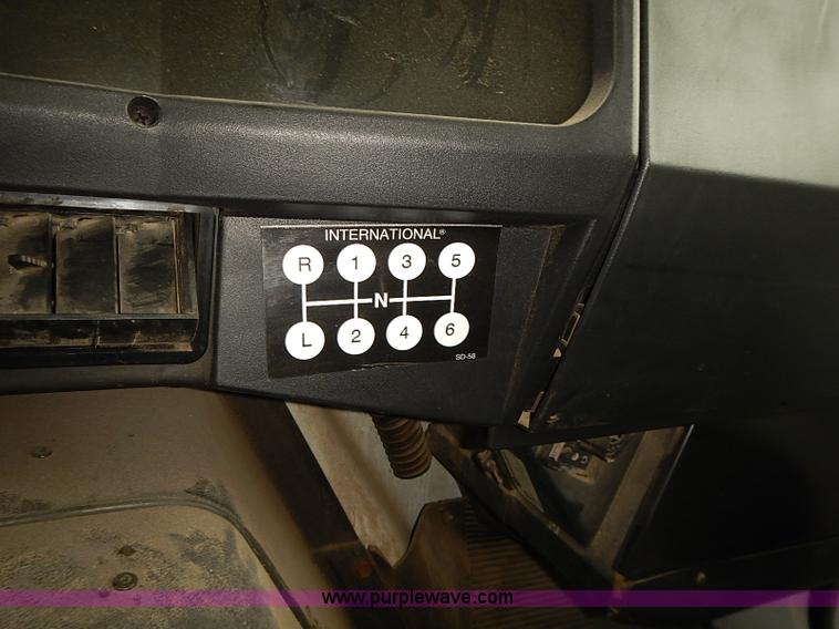 image for item J3075 1999 International 4700 box truck