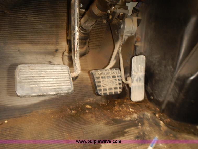 image for item J3075 1999 International 4700 box truck