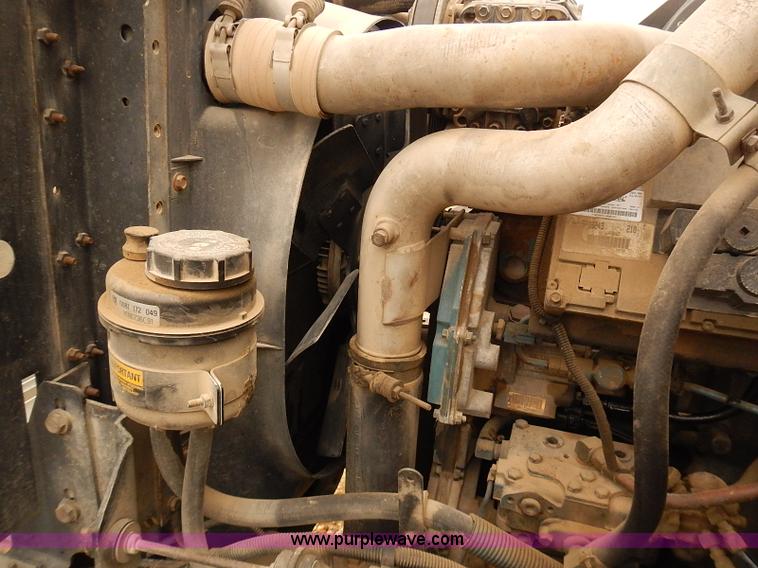 image for item J3075 1999 International 4700 box truck