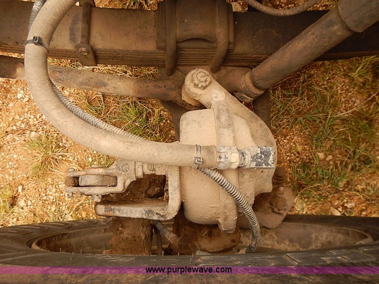 image for item J3075 1999 International 4700 box truck