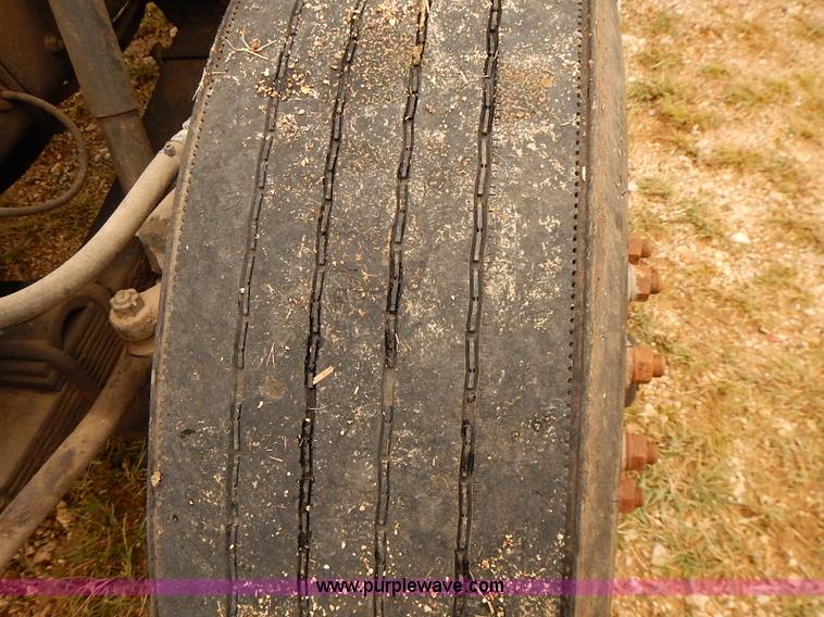 image for item J3075 1999 International 4700 box truck