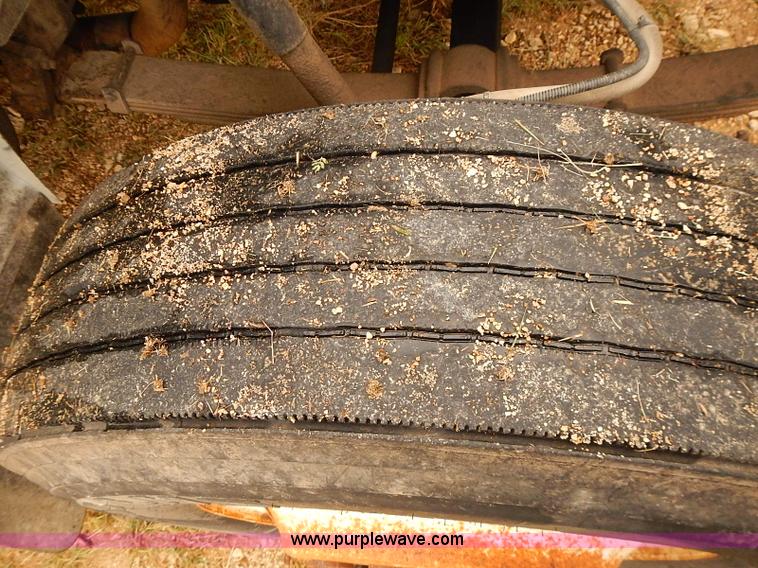 image for item J3075 1999 International 4700 box truck