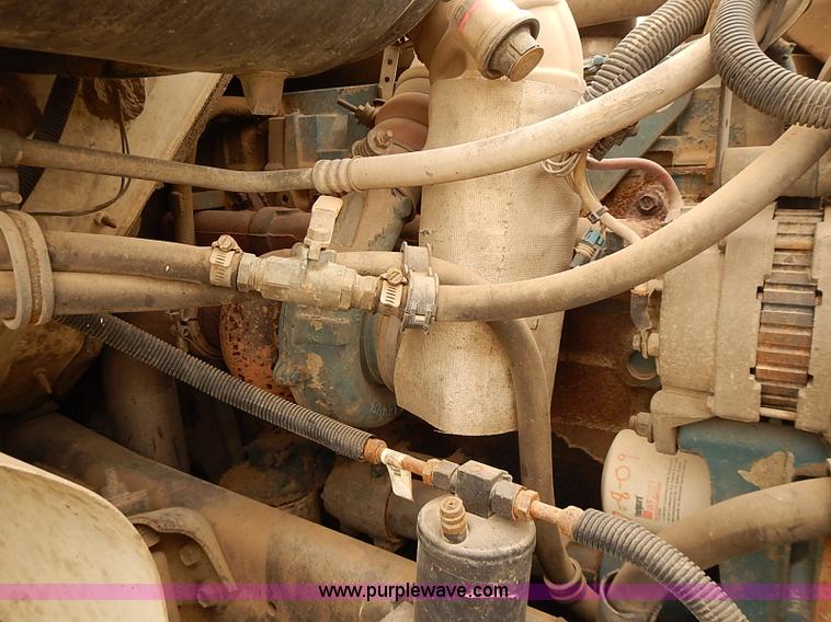 image for item J3075 1999 International 4700 box truck