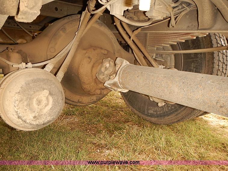 image for item J3075 1999 International 4700 box truck