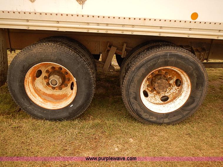 image for item J3075 1999 International 4700 box truck