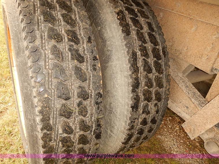 image for item J3075 1999 International 4700 box truck