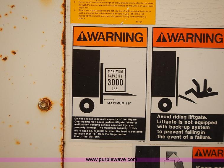 image for item J3075 1999 International 4700 box truck