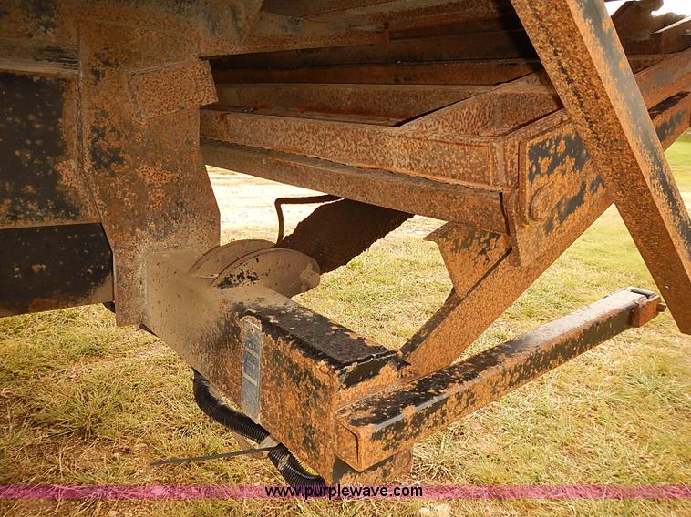 image for item J3075 1999 International 4700 box truck