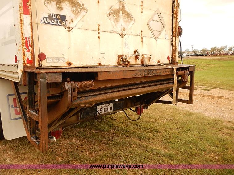 image for item J3075 1999 International 4700 box truck