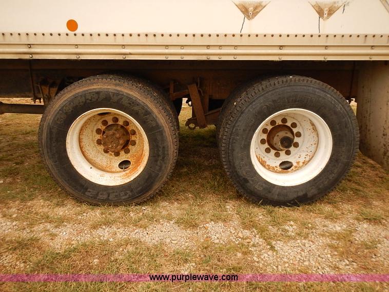 image for item J3075 1999 International 4700 box truck