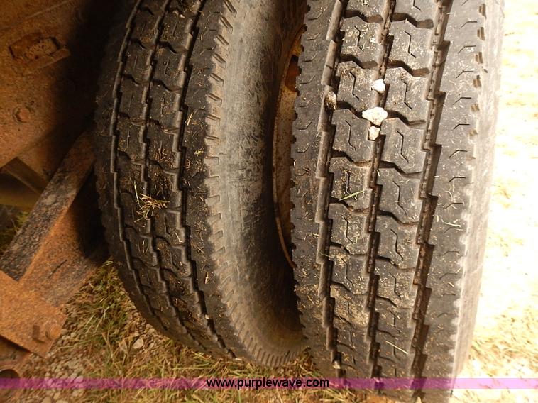 image for item J3075 1999 International 4700 box truck