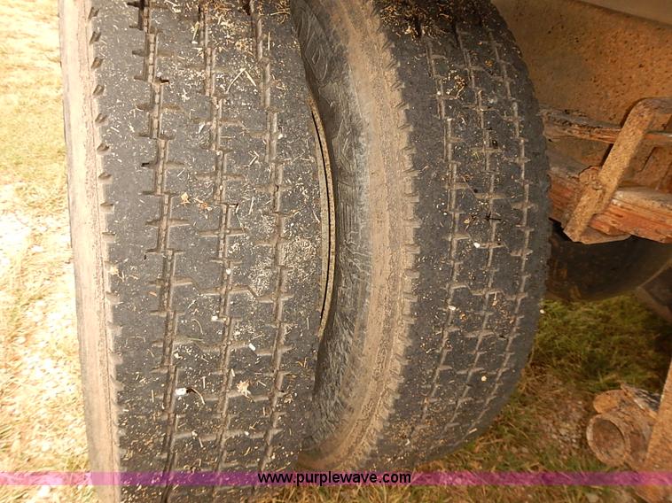 image for item J3075 1999 International 4700 box truck