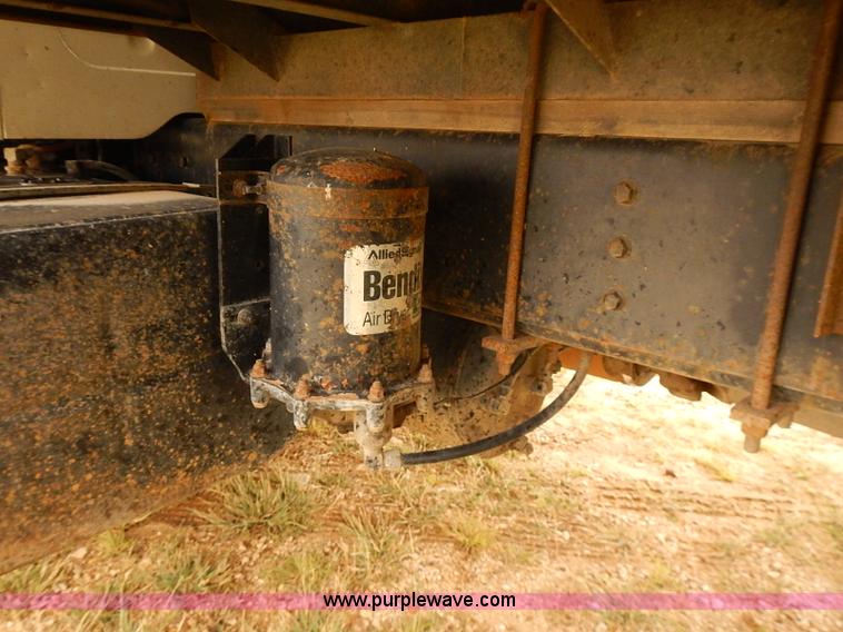 image for item J3075 1999 International 4700 box truck